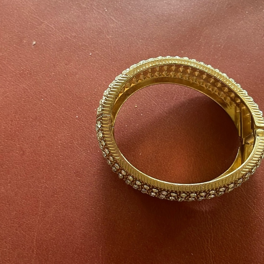 Crystal metal hinged cuff.
